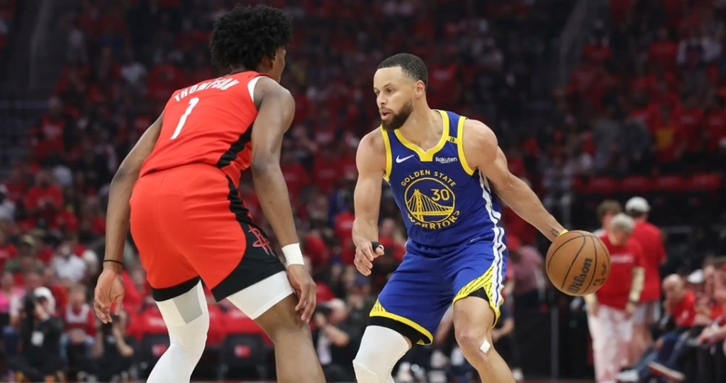 NBA / 【影片】柯瑞脾氣太好了!無球擺脫被火箭隊「拉拽抱」,他真的不愛找裁判投訴!-黑特籃球-NBA新聞影音圖片分享社區