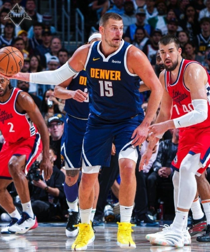NBA / 【影片】奧斯卡影帝!哈登帶球輕輕一撞,約基奇直接被「彈飛」摔倒,表情十分「痛苦」!-黑特籃球-NBA新聞影音圖片分享社區