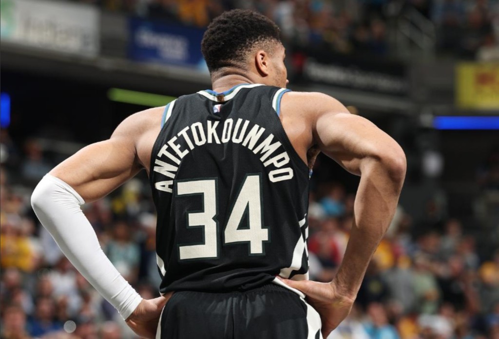 就在今天,字母哥持續爆發,轟出79年NBA歷史第一的紀錄!-黑特籃球-NBA新聞影音圖片分享社區