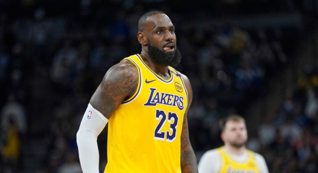詹姆斯你太強了,40歲還是球隊大腿,創造NBA絕無僅有的紀錄!-黑特籃球-NBA新聞影音圖片分享社區