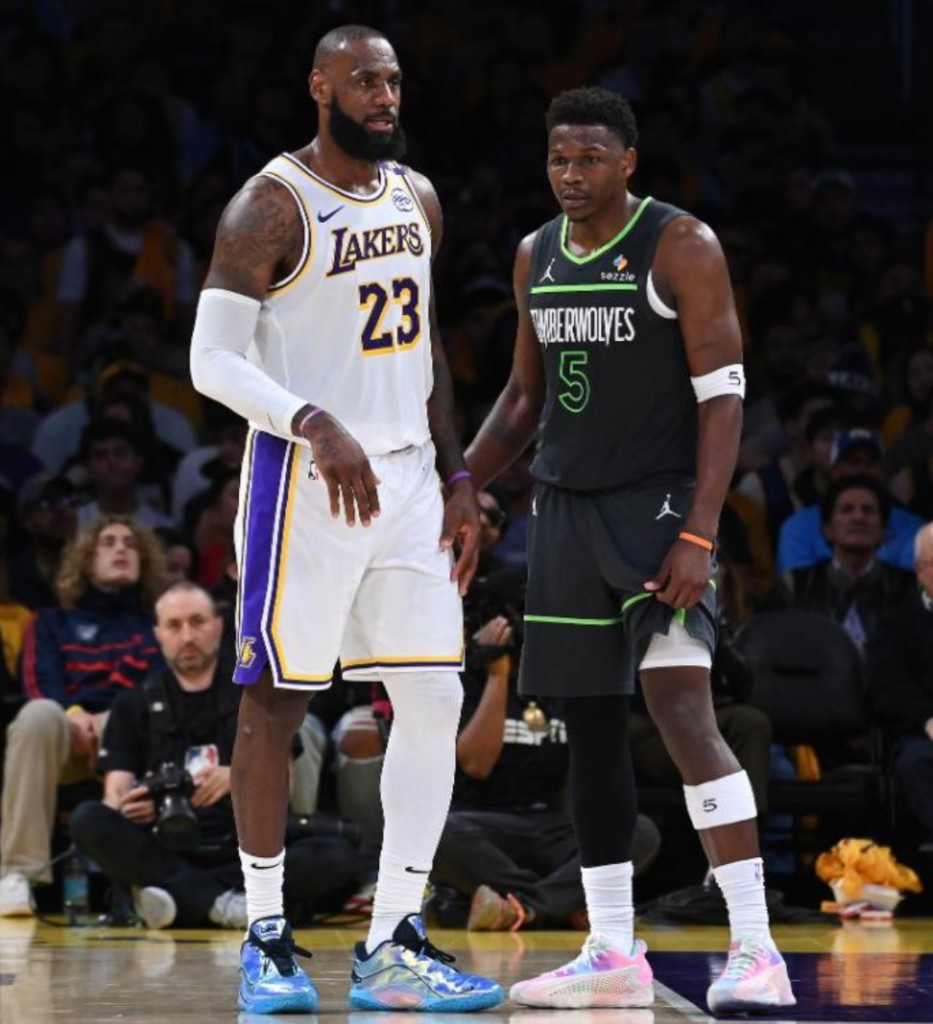 詹姆斯你太強了,40歲還是球隊大腿,創造NBA絕無僅有的紀錄!-黑特籃球-NBA新聞影音圖片分享社區