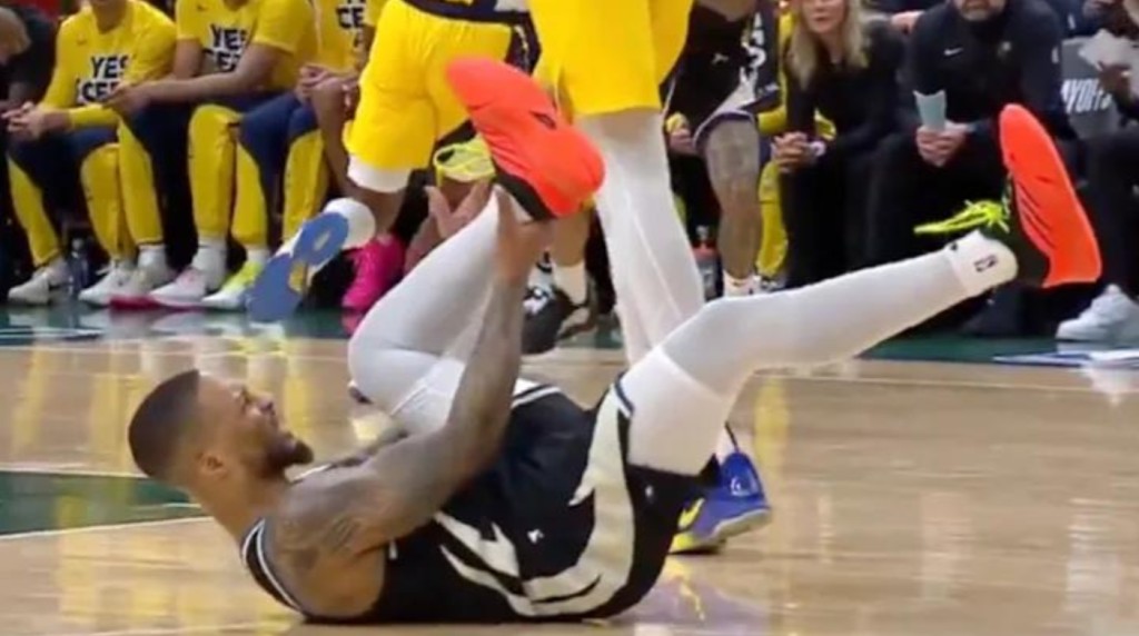 NBA / 1-3落後,公鹿還遭遇雙重危機!里拉德恐跟腱撕裂還剩兩年大合約,老河流帥位也難保?-黑特籃球-NBA新聞影音圖片分享社區