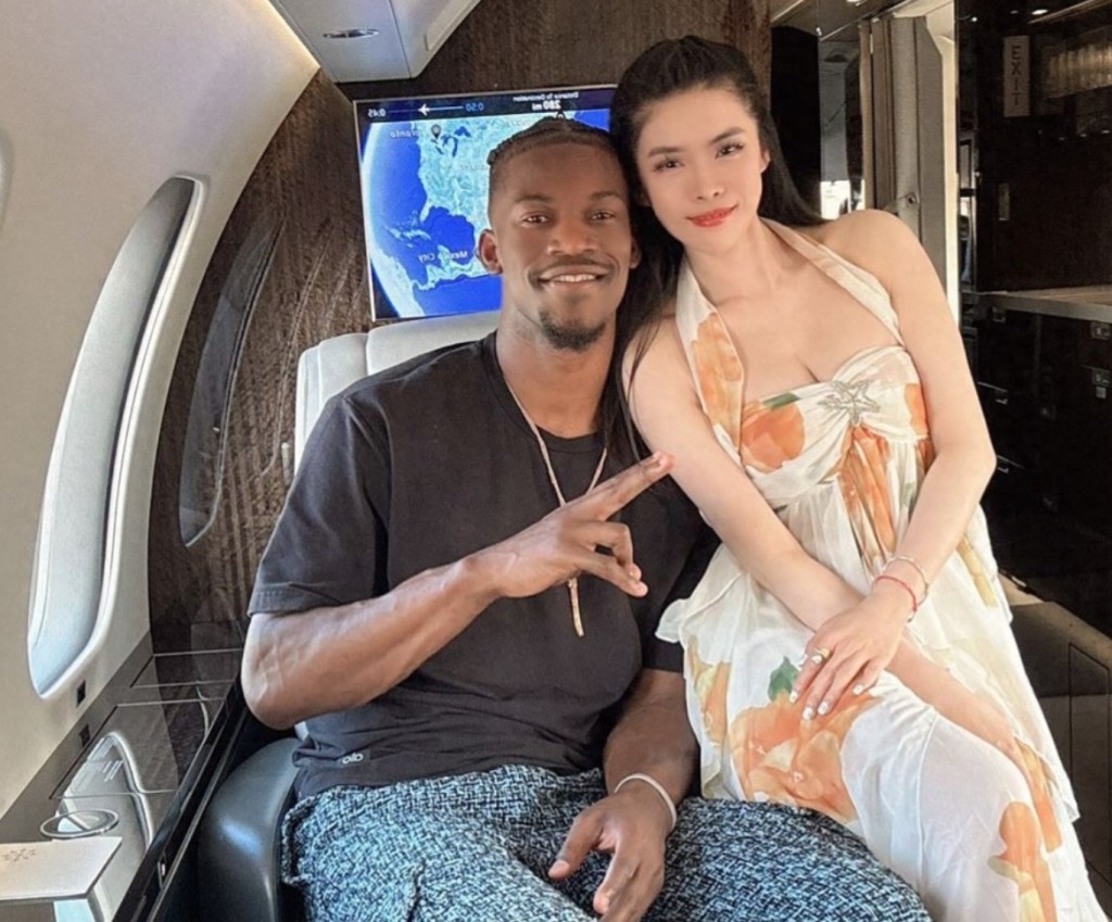 巴特勒親密合影曝光!與美女牌手乘私人飛機出遊,未來兩年賺1.1億!-黑特籃球-NBA新聞影音圖片分享社區