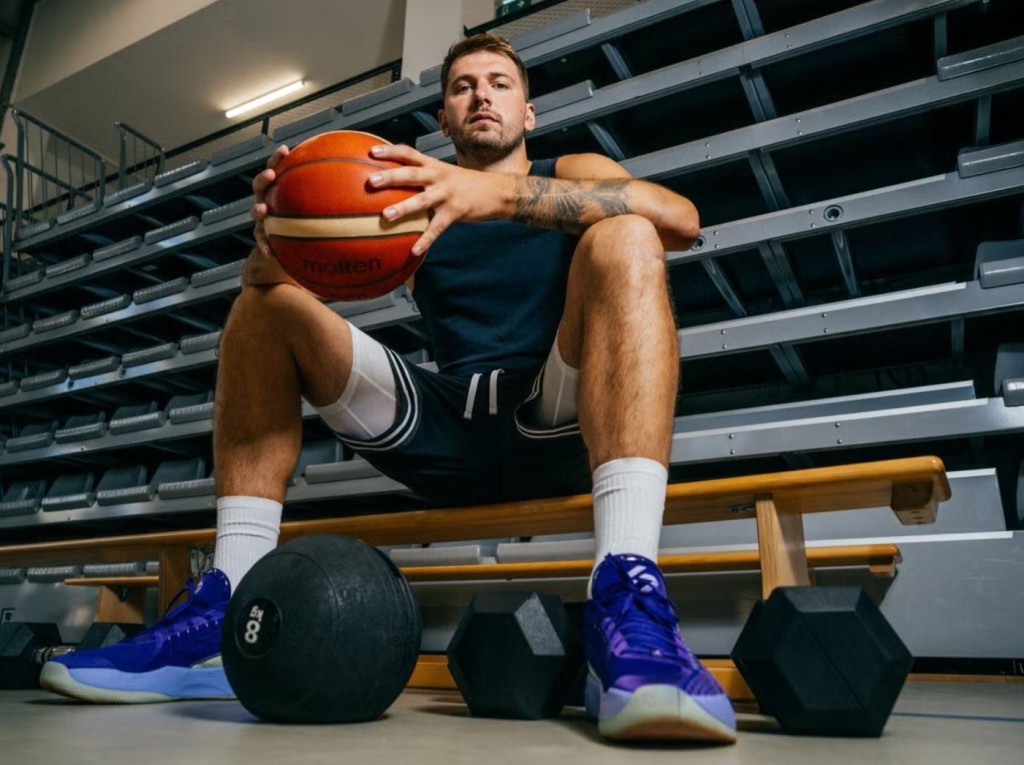 東契奇成功減重14公斤!隊友感慨變化明顯:他已欣然接受成為湖人門面挑戰!-黑特籃球-NBA新聞影音圖片分享社區