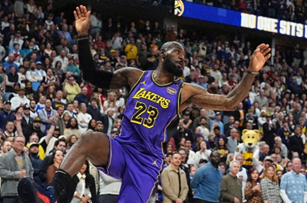 【影片】詹姆斯晨練大秀肌肉!與戴維斯曬同一句箴言,NBA官方為其第23季預熱!-黑特籃球-NBA新聞影音圖片分享社區