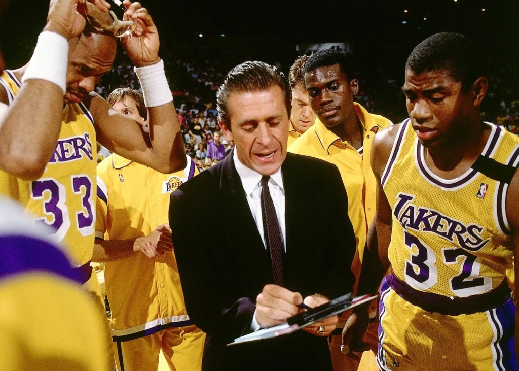 致敬傳奇!湖人官宣揭幕萊利雕像日期:比肩科比等人成為隊史第8座雕像!-黑特籃球-NBA新聞影音圖片分享社區