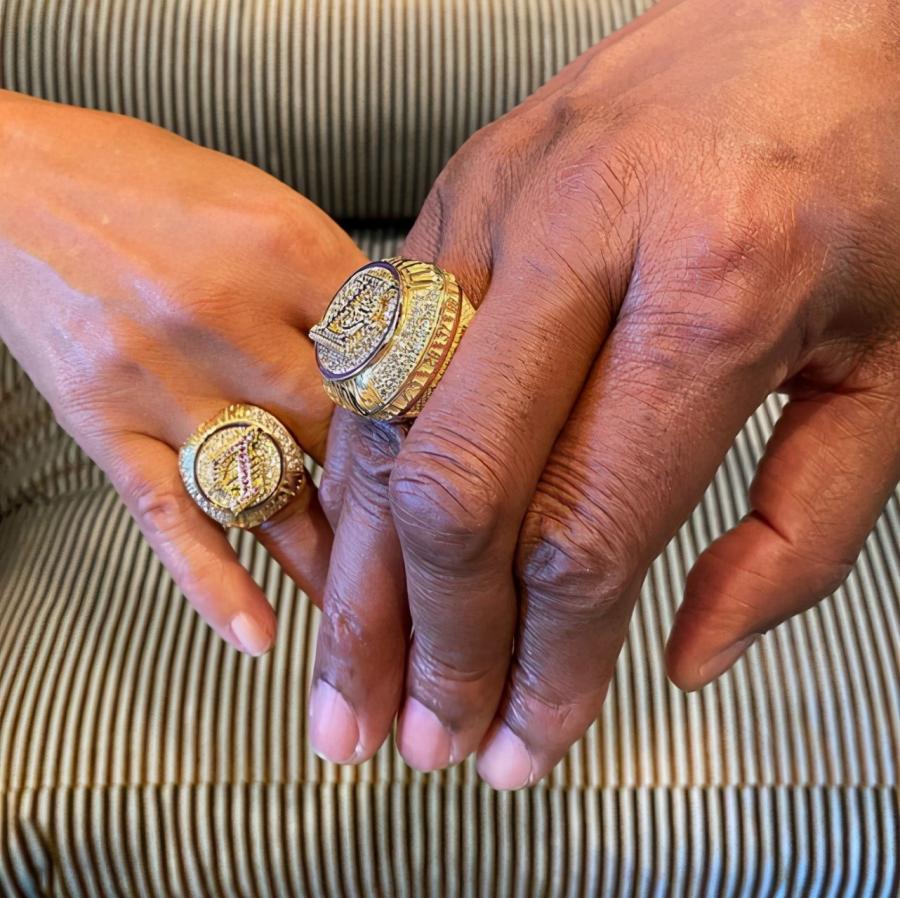 暖心的湖人!魔術強森也領到戒指了,發文感謝珍妮和詹皇,而球迷卻質疑他!-黑特籃球-NBA新聞影音圖片分享社區