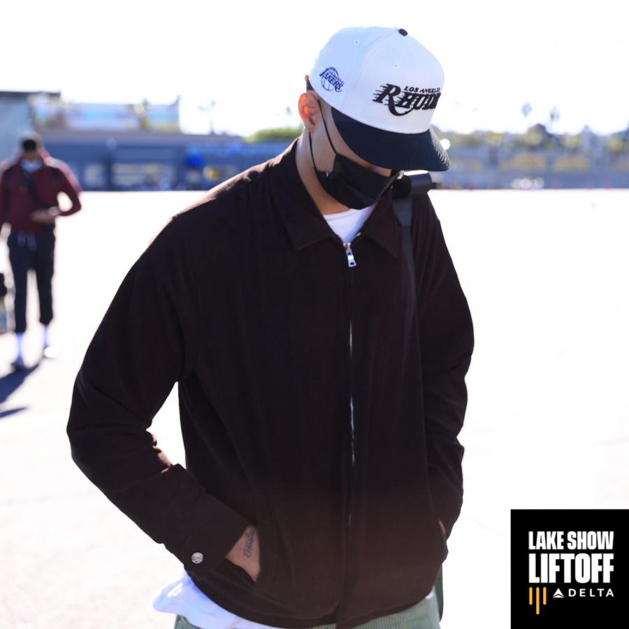 飛赴聖城備戰馬刺!湖人官方發佈球員登機照:小Gasol低調,Schroder外套搶鏡!-黑特籃球-NBA新聞影音圖片分享社區