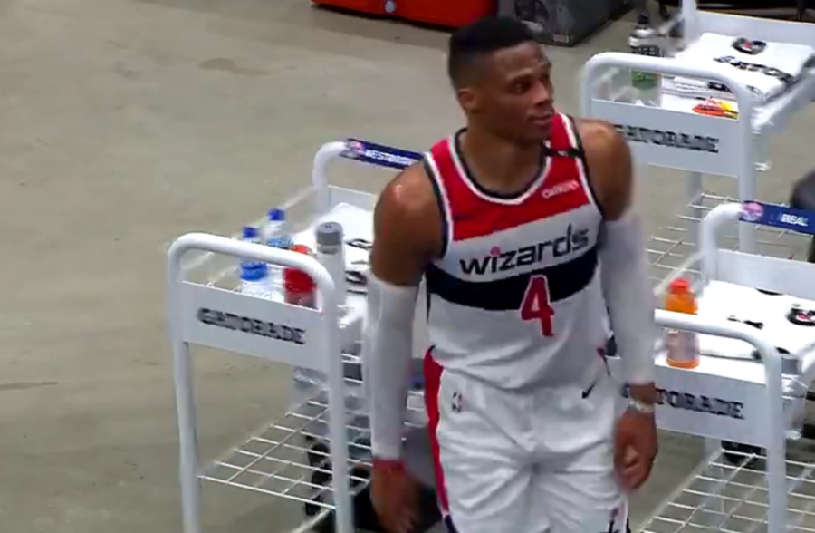 【影片】巫師開賽四連敗,威少心情很不開心,賽後獨坐後補席表情沮喪,助教上前鼓勵!-黑特籃球-NBA新聞影音圖片分享社區