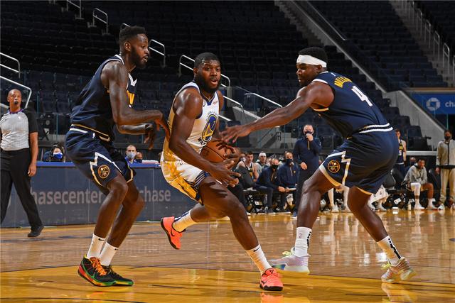勇士險勝金塊,仍暴露出一下問題,柯瑞狀態有待調整,而Wiggins這點還需努力!-黑特籃球-NBA新聞影音圖片分享社區