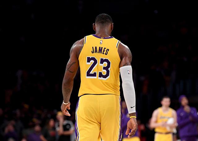 半場戰報 | 湖人領先馬刺，詹皇再獲里程碑，連續1000場得分上雙，歷史第一人！（影）-黑特籃球-NBA新聞影音圖片分享社區