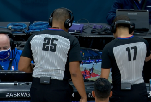 【影片】有點過分了啊!幹籃哥抱摔Bryant後,還一臉笑容挑衅对手,讓其暴怒!-黑特籃球-NBA新聞影音圖片分享社區