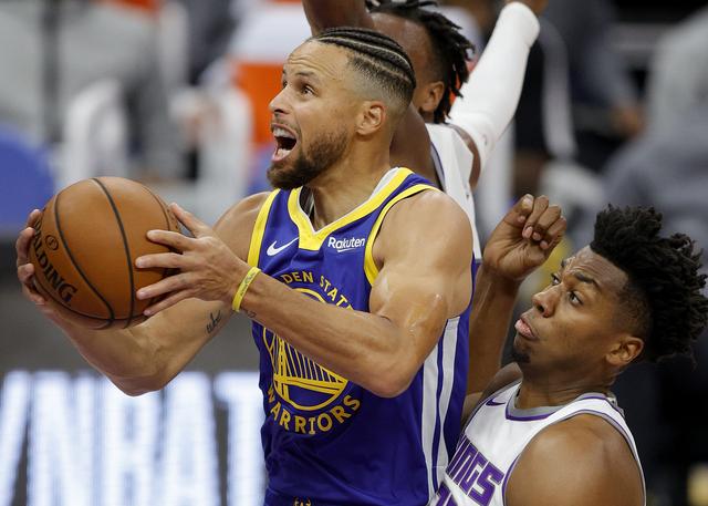 SACRAMENTO, CALIFORNIA - DECEMBER 17: Stephen Curry #30 of the Golden State Warriors goes up for a shot on Hassan Whiteside #20 at Golden 1 Center on December 17, 2020 in Sacramento, California. NOTE TO USER: User expressly acknowledges and agrees that, by downloading and or using this photograph, User is consenting to the terms and conditions of the Getty Images License Agreement. (Photo by Ezra Shaw/Getty Images)