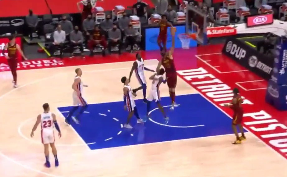 【影片】後衛的心!McGee從後場運球到前場,一條龍舉火燒天單手暴扣!-黑特籃球-NBA新聞影音圖片分享社區