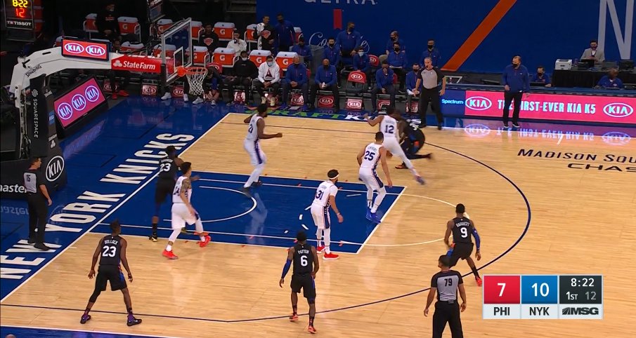 【影片】這場面真沒見過！尼克先發球員鬧烏龍，兩人同時身穿23號球衣上場！-黑特籃球-NBA新聞影音圖片分享社區