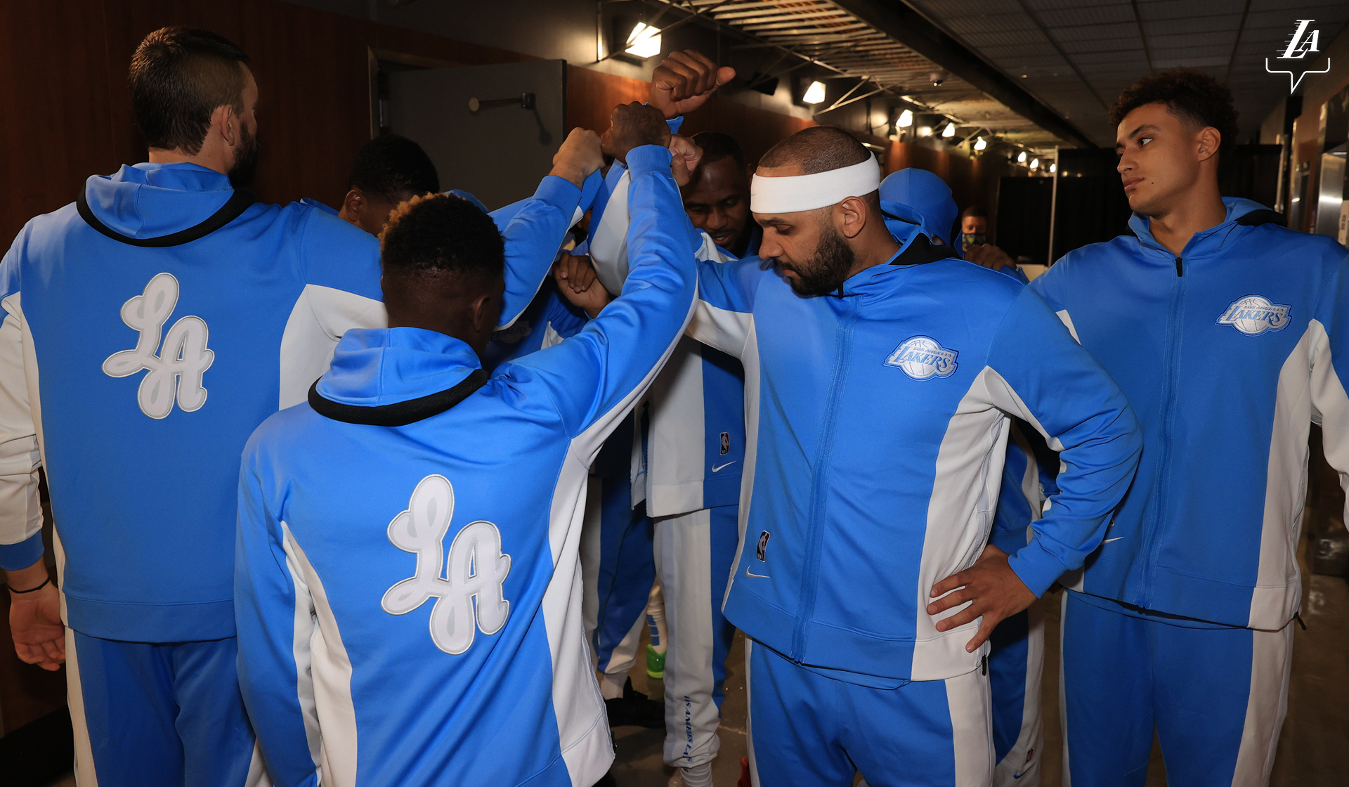 湖人最新傷情報告!一眉哥小腿挫傷明日出戰成疑,詹皇大概率繼續上陣!-黑特籃球-NBA新聞影音圖片分享社區