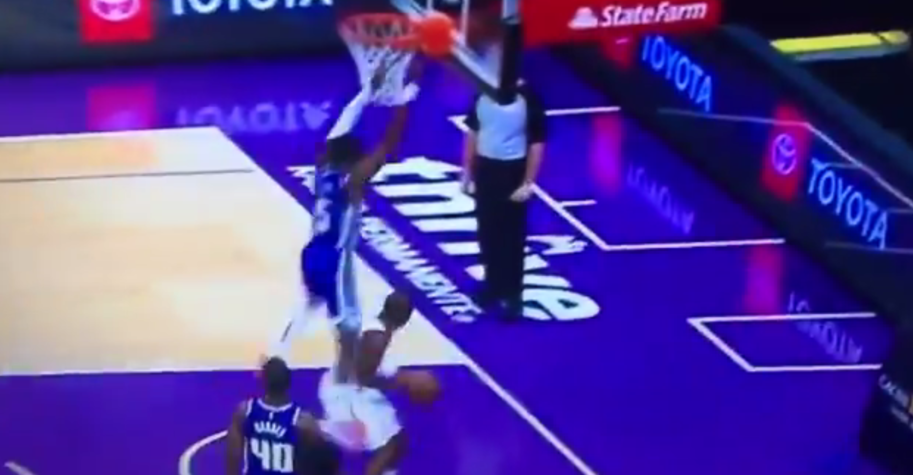 【影片】真·胯下過人！小狐狸空中剎不住車，直接飛躍了保羅！-黑特籃球-NBA新聞影音圖片分享社區