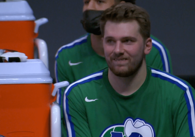 快艇慘敗眾星相！可愛喬治滿臉難受，東契奇憋著不笑，一數據超越快艇先發！-黑特籃球-NBA新聞影音圖片分享社區