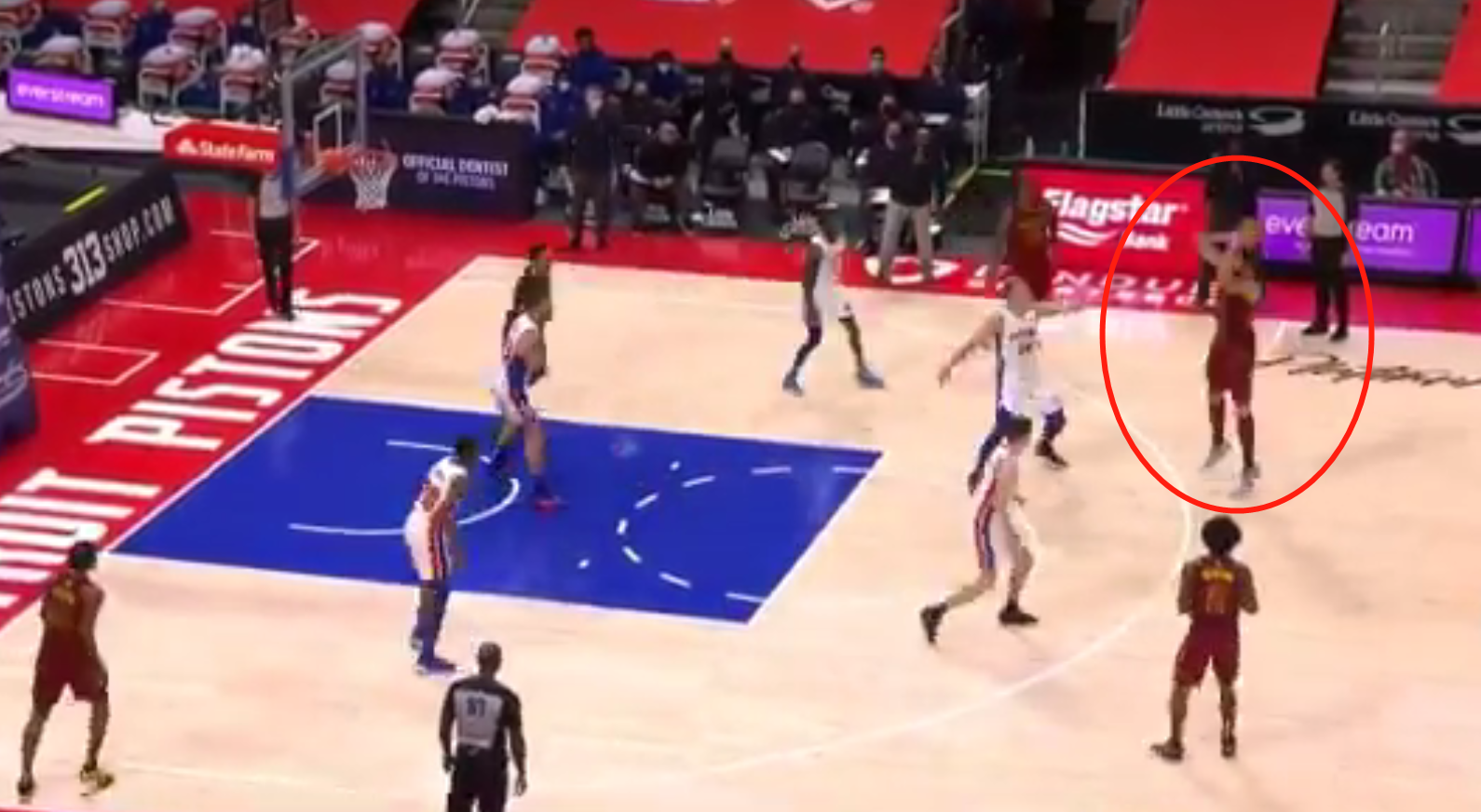 【影片】誰還不是個射手？McGee繼續放飛自我，同一個位置連續兩場飈進三分！-黑特籃球-NBA新聞影音圖片分享社區