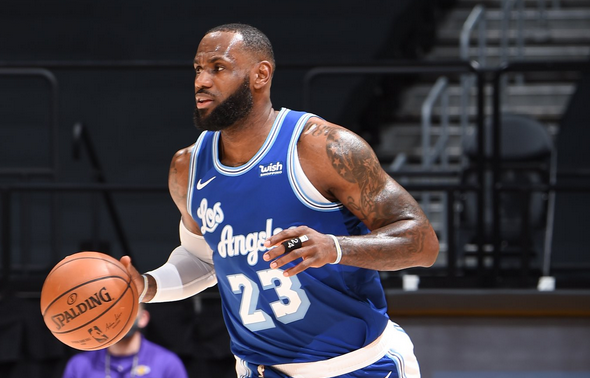 詹皇徹底放權三節下班!砍18+9+5甘為小弟做綠葉,半場前崴腳驚魂!(影)-黑特籃球-NBA新聞影音圖片分享社區