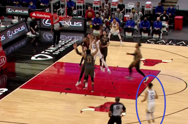 【影片】Curry空位無人防守,而他卻一打五強行上籃,萌神只能無奈搖搖頭!-黑特籃球-NBA新聞影音圖片分享社區