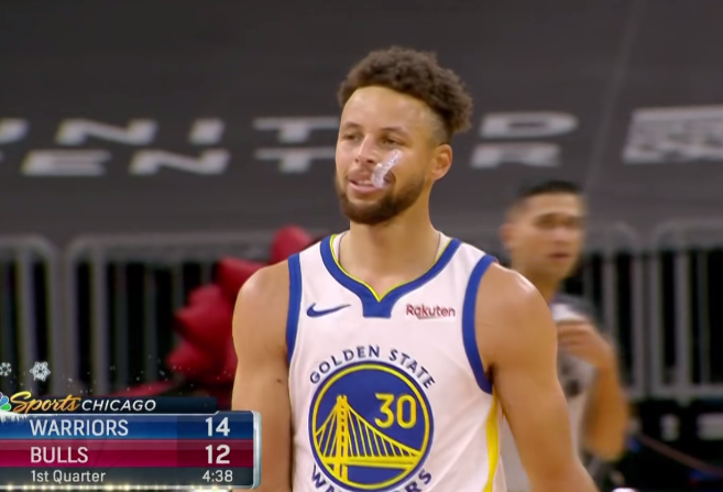 【影片】Curry空位無人防守,而他卻一打五強行上籃,萌神只能無奈搖搖頭!-黑特籃球-NBA新聞影音圖片分享社區