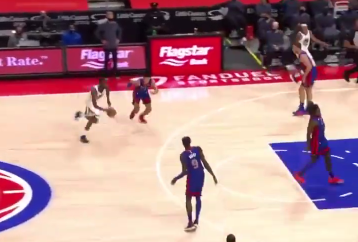 【影片】扔掉保溫杯！Wiggins殺入籃下雙手暴扣，這對他來說太輕鬆了！-黑特籃球-NBA新聞影音圖片分享社區