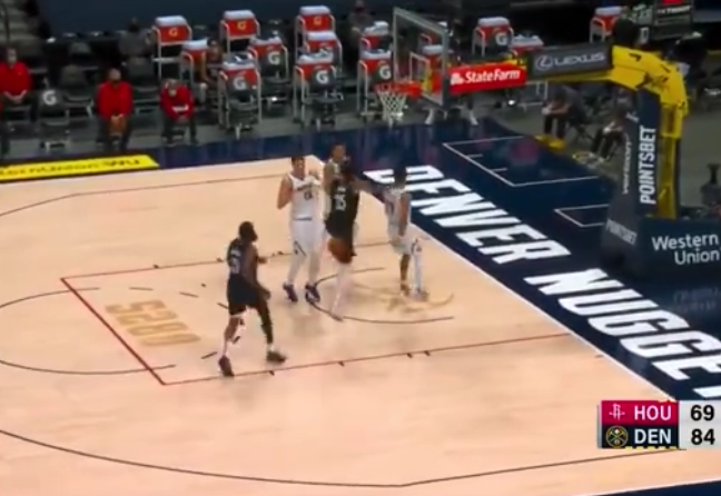 【影片】仿佛看到打班賽的自己！火箭聯手金塊打出22秒「五大糗」時刻，這是夢遊還是折返跑？-黑特籃球-NBA新聞影音圖片分享社區