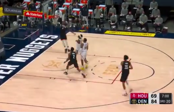 【影片】仿佛看到打班賽的自己！火箭聯手金塊打出22秒「五大糗」時刻，這是夢遊還是折返跑？-黑特籃球-NBA新聞影音圖片分享社區