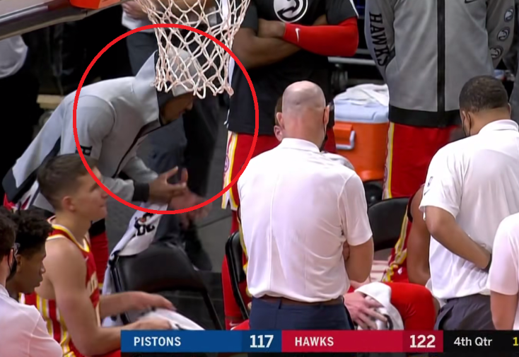 軟豆場邊指揮球員防守,與老鷹教練齊肩而立,已成功打進球隊教練團,湖人球迷甚是想念!(影)-黑特籃球-NBA新聞影音圖片分享社區