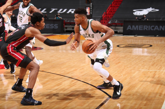 29顆三分破紀錄!公鹿狂勝熱火47分,士官長缺席,字母哥僅9分!(影)-黑特籃球-NBA新聞影音圖片分享社區