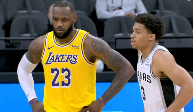 半場戰報 | 湖人領先馬刺，詹皇再獲里程碑，連續1000場得分上雙，歷史第一人！（影）-黑特籃球-NBA新聞影音圖片分享社區