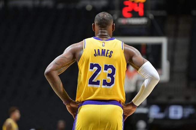 半場戰報 | 湖人領先馬刺，詹皇再獲里程碑，連續1000場得分上雙，歷史第一人！（影）-黑特籃球-NBA新聞影音圖片分享社區