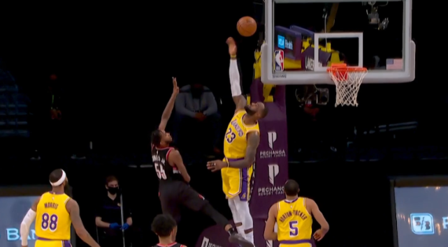 Lillard砍31分，拓荒者掀翻湖人2連勝，McCollum 20+11，詹姆斯29+9！（影）-黑特籃球-NBA新聞影音圖片分享社區