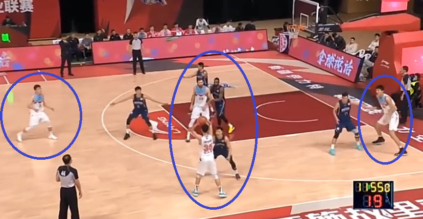 【影片】太奇葩了!CBA一天鬧出兩大烏龍,繼深圳隊6打5後,新疆隊也上演4打5!-黑特籃球-NBA新聞影音圖片分享社區