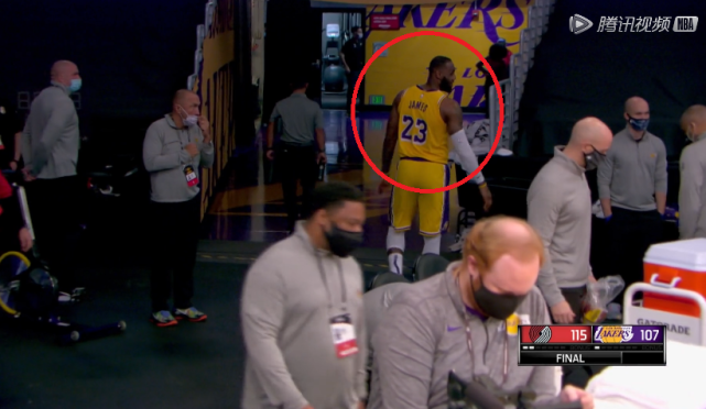 拓荒者險勝湖人!最後七秒,詹姆斯三分未能命中,轉身開始退場!(影)-黑特籃球-NBA新聞影音圖片分享社區