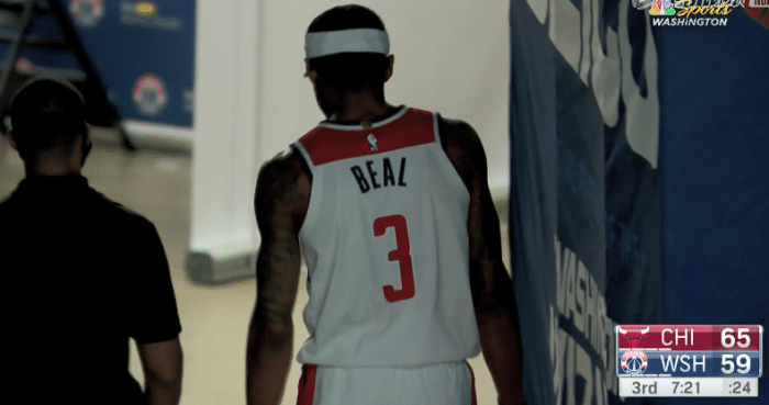 各種傷病不斷:Beal慘遭威少誤傷,幹籃哥遭肘擊腦震盪,大帝受傷返回更衣室!-黑特籃球-NBA新聞影音圖片分享社區