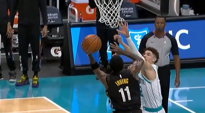 【影片】厄文空中換手上籃！加速一步過給三球上課，Ball飛出場外也沒能防下！-黑特籃球-NBA新聞影音圖片分享社區