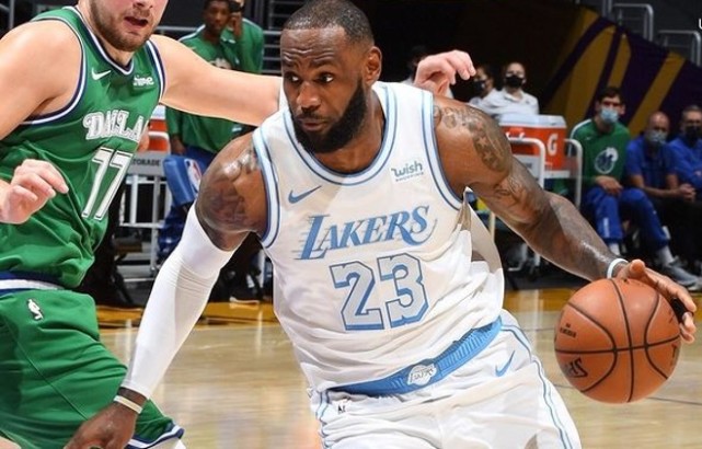 湖人內線拉響警報！一眉哥右腿受傷將缺戰灰狼，詹皇計畫出戰背靠背！-黑特籃球-NBA新聞影音圖片分享社區