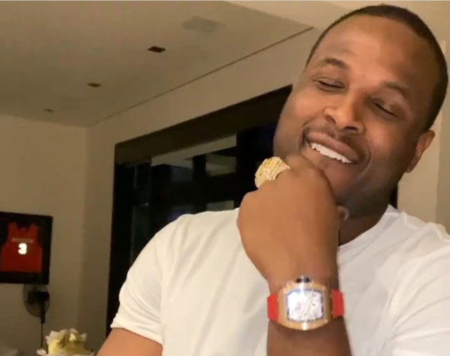 服務生也領到冠軍戒指了!7歲起就夢想這一刻,打算把它送給生命中最重要的人!-黑特籃球-NBA新聞影音圖片分享社區