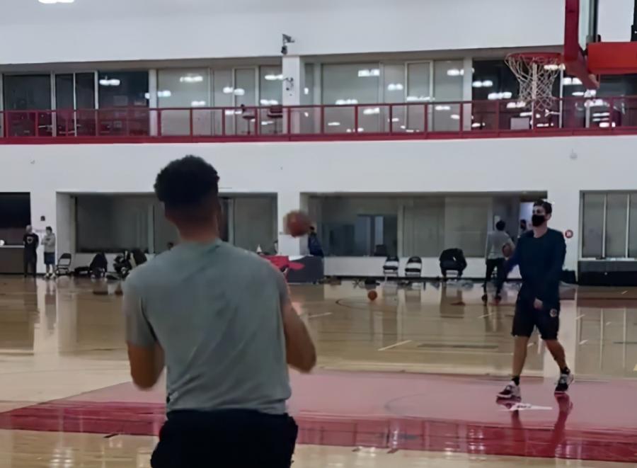 【影片】恐怖如斯!Curry訓練中連續命中105顆三分球,超過5分鐘的時間里一球未丟!-黑特籃球-NBA新聞影音圖片分享社區