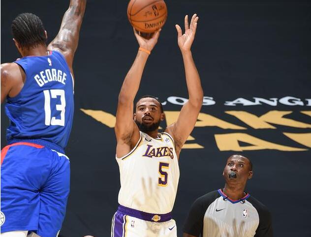 狂轟33+10!20歲小將成湖人連勝最大功臣,紫金軍有他在簡直是如虎添翼!(影)-黑特籃球-NBA新聞影音圖片分享社區