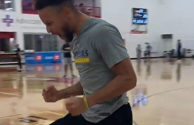 【影片】恐怖如斯!Curry訓練中連續命中105顆三分球,超過5分鐘的時間里一球未丟!-黑特籃球-NBA新聞影音圖片分享社區