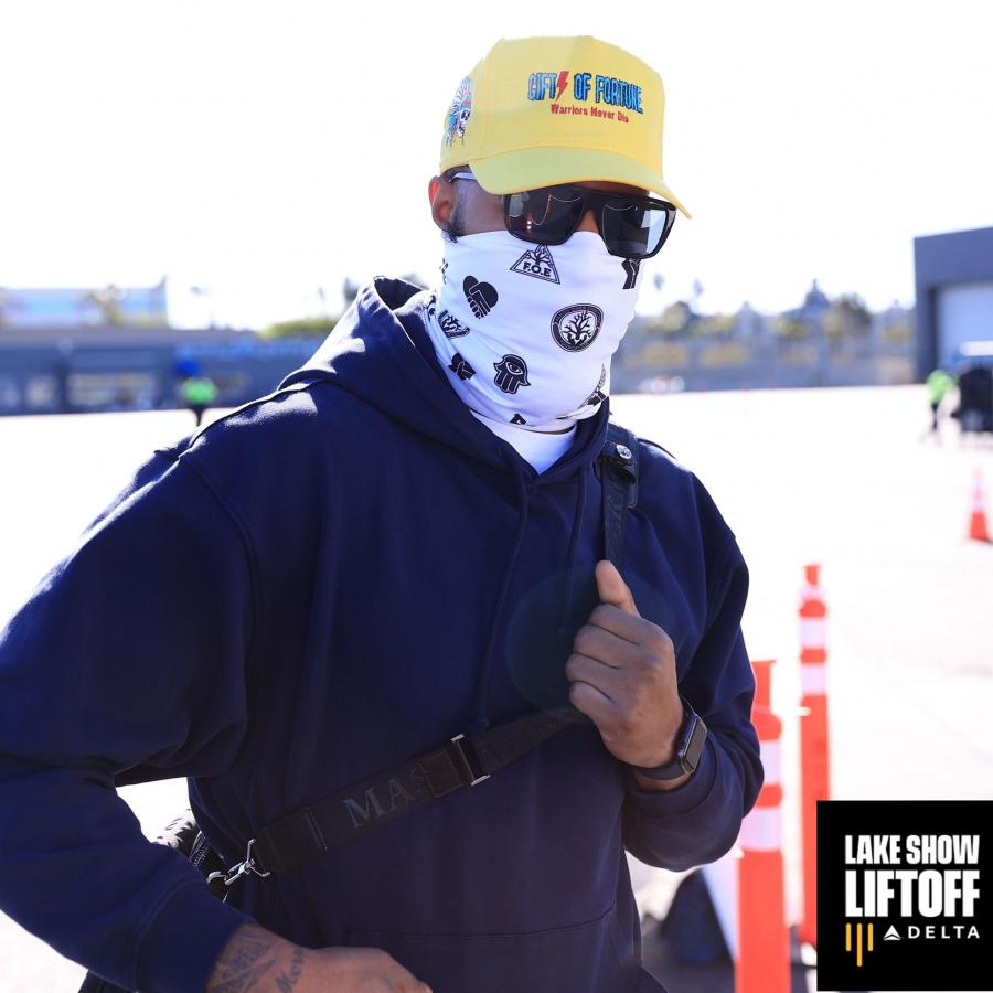 飛赴聖城備戰馬刺!湖人官方發佈球員登機照:小Gasol低調,Schroder外套搶鏡!-黑特籃球-NBA新聞影音圖片分享社區