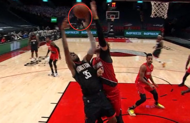 火箭拓荒者裁判報告出爐！兩次漏判休城都獲利，哈登關鍵三分走步！-黑特籃球-NBA新聞影音圖片分享社區