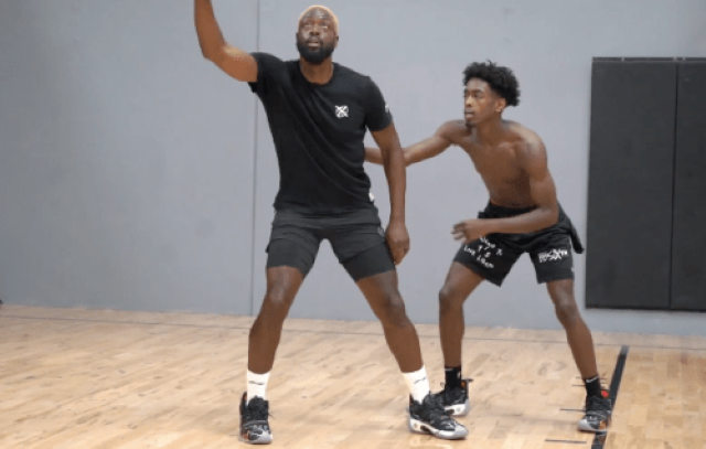 DWYANE WADE TEACHES HIS SON ZAIRE A LESSON IN HEATED 1-ON-1 BATTLE