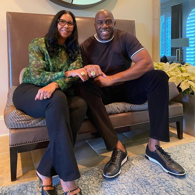 暖心的湖人!魔術強森也領到戒指了,發文感謝珍妮和詹皇,而球迷卻質疑他!-黑特籃球-NBA新聞影音圖片分享社區