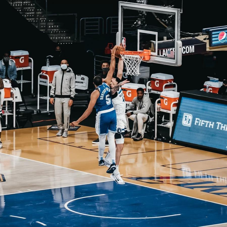 【影片】這身體天賦太好了！湖人小塔克臂展不輸詹皇，復刻Shannon Brown經典阻攻！-黑特籃球-NBA新聞影音圖片分享社區