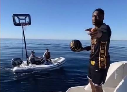 【影片】這波操作太穩了!NBA御用訓練師船上高難度投籃致敬Kobe:我們非常想念你!-黑特籃球-NBA新聞影音圖片分享社區