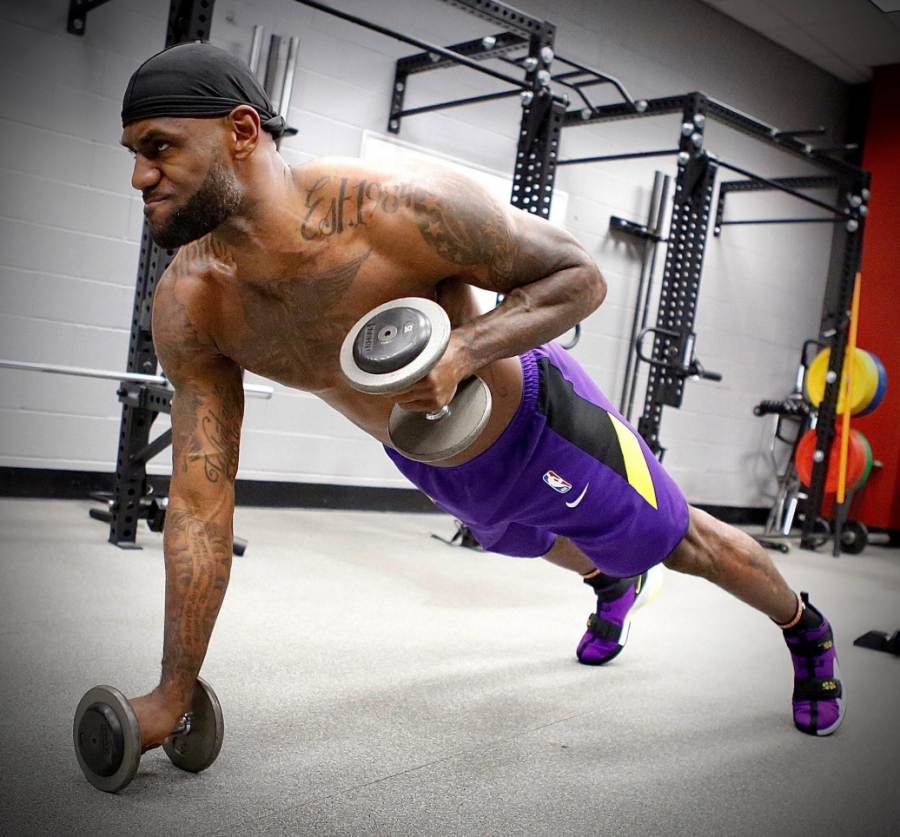 NBA球星的力氣有多大?Leonard胯下運球竟衝上熱搜?有誰留意到籃球都變癟了…-黑特籃球-NBA新聞影音圖片分享社區